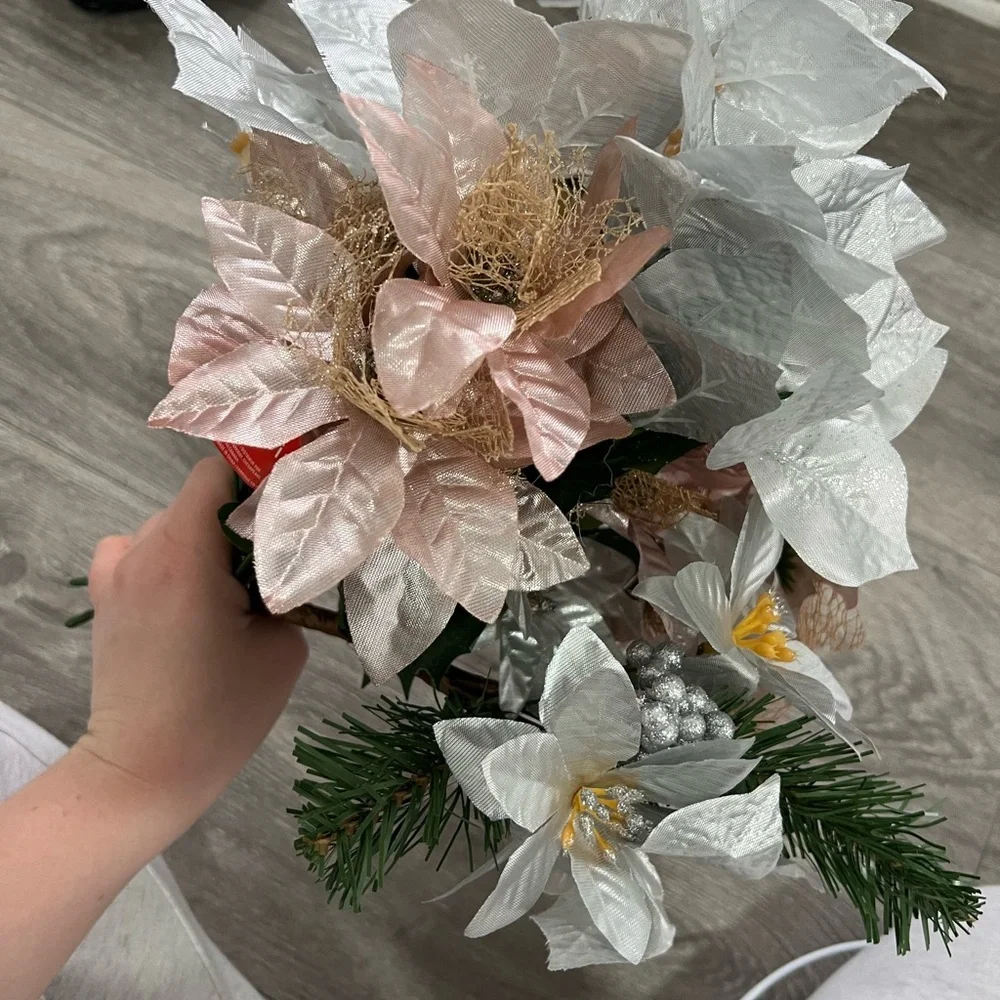 Fake Floral Pieces (9) - Picture 5 of 6